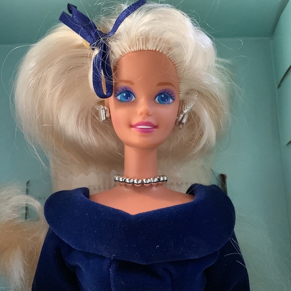 Barbie winter velvet by Avon 1995 - Picture 3 of 8